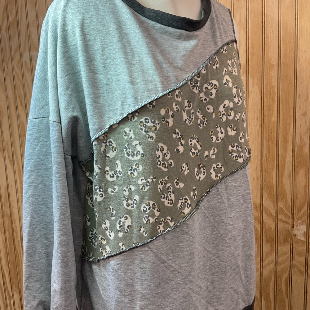 Cold Shoulder Sweatshirt - Picture 3 of 6